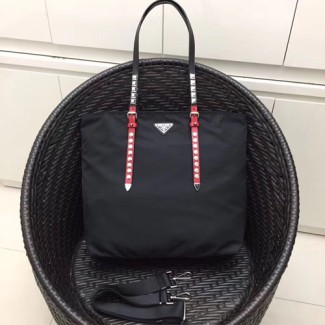 프라다 18 F/W 프라다 스터드 토트백 1BG212