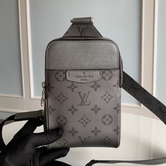 루이비통 아웃도어 슬링백 M30833