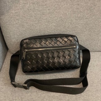 보테가 신상 힙색 V2215