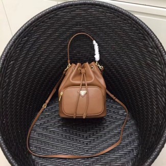 프라다 신상 가죽 버킷백 1BH038 브라운