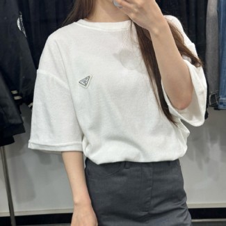 프라다 남여공용 반팔티 3A597