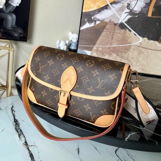 루이비통 다이앤 숄더백 M45985 블랙 스트랩