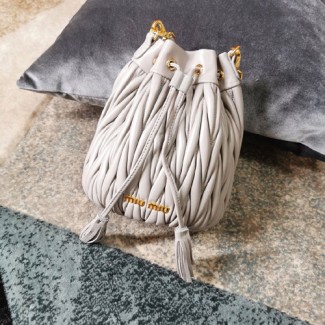 미우미우 신상 버킷백 5BE014 그레이