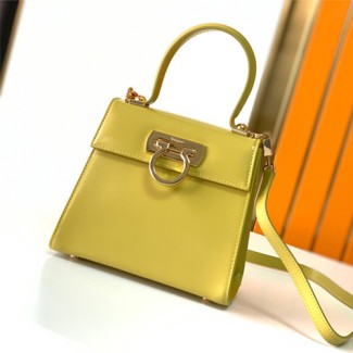 페레가모 켈리백 스몰 21E887 옐로우