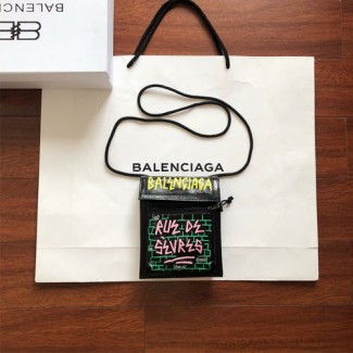 발렌시아가 익스플로러 파우치 스트랩 백 936801 그래피티 멀티