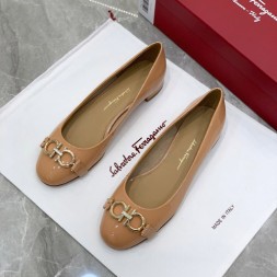 페레가모 신상 로퍼 F38107 베이지