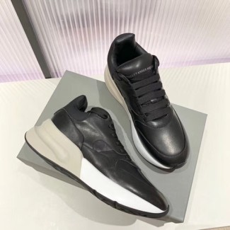 알렉산더맥퀸 남여공용 오버사이즈 러너 533709 블랙