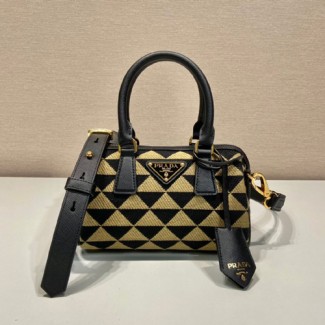 프라다 자수 보스턴백 1BA846-1