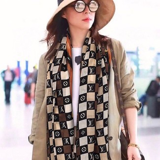 루이비통  신상 스카프 MP2275