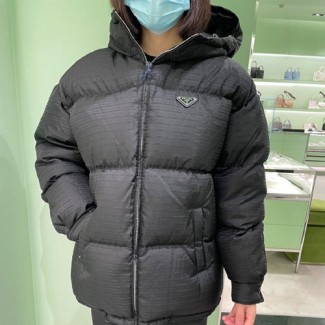 프라다 남여공용 패딩 3A501