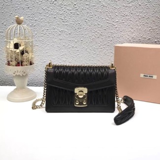 미우미우 마테라세 퀼트 숄더백 5BD083 블랙