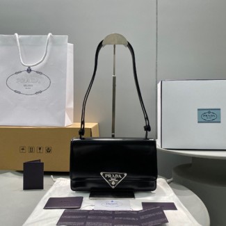 프라다 엠블럼 브러시드 가죽 숄더 백 1BD321 블랙