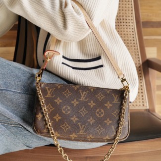 [ VVIP ] 루이비통 모노그램 포쉐트 악세수아 M82766