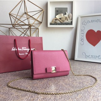 페레가모 지니 체인 숄더백 22B558 인디언 레드