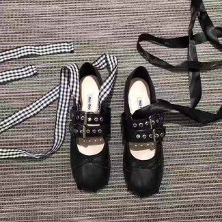 미우미우 벨트 장식 가죽 발레리나 슈즈 57196 블랙