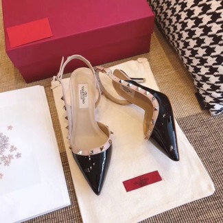 발렌티노 락스터드 슬링백 펌프스 SW2S0H14 블랙