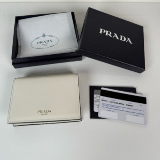 프라다 트라이앵글 반지갑  1MV021