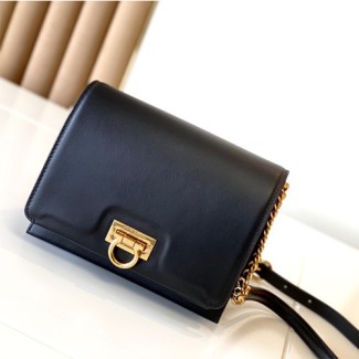 페레가모 트리폴리오 크로스백 21I163 블랙