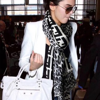 펜디 신상 스카프 FD70200