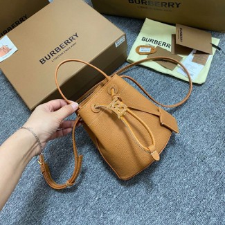 버버리 미니 TB 버킷 백 80704891-2