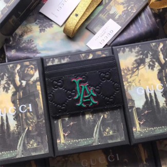 구찌 카드 홀더 뉴욕 양키스 패치가 장식된 슬림 카드 케이스 ‎547793 블랙