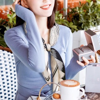 디올 신상 스카프 D1068-1