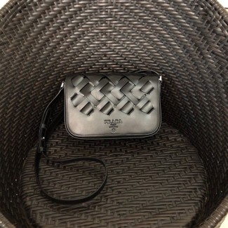 프라다 비텔로 라지 우븐 숄더백 1BD246 블랙