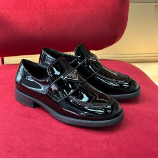 프라다 여성용 로퍼 F0878 블랙 유광