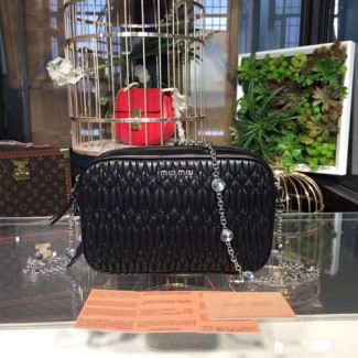 미우미우 마테라쎄 미니 크로스백 5BH539 블랙