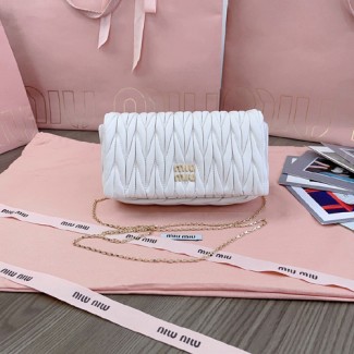 미우미우 가죽 미니 숄더백 5BP086