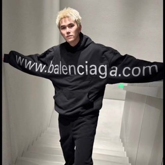 발렌시아가 남여공용 맨투맨  528814