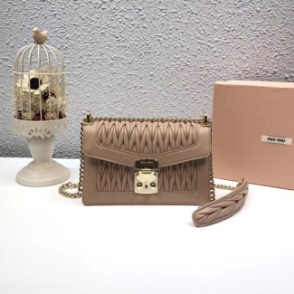 미우미우 마테라세 퀼트 숄더백 5BD083 누드